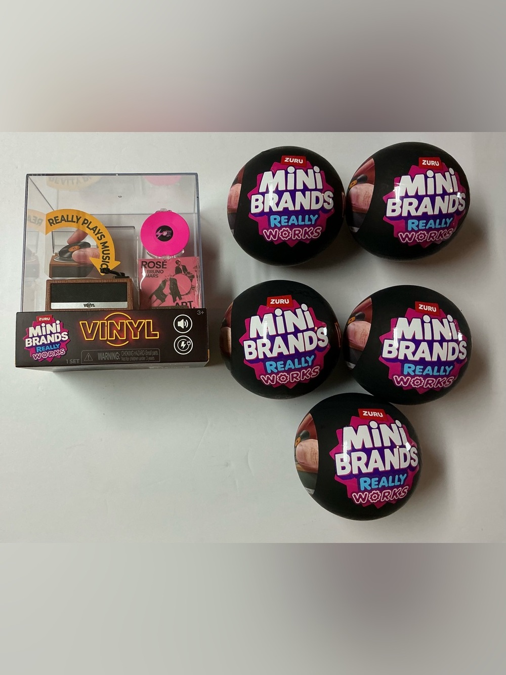 5 Mini Brands Really Works Vinyl Playset Series 1 By ZURU plus record player